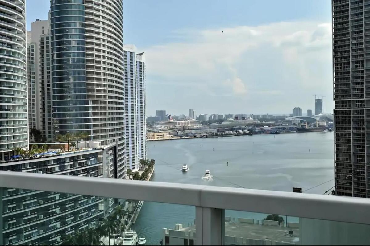 Brickellriver Loft With Parking & 12 Min To South Appartement